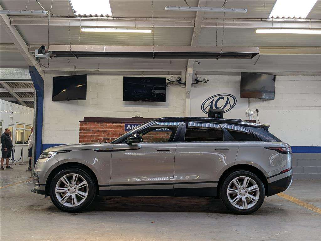 <p>2018 LAND ROVER R ROVER VELAR R-DYN SE D1</p>