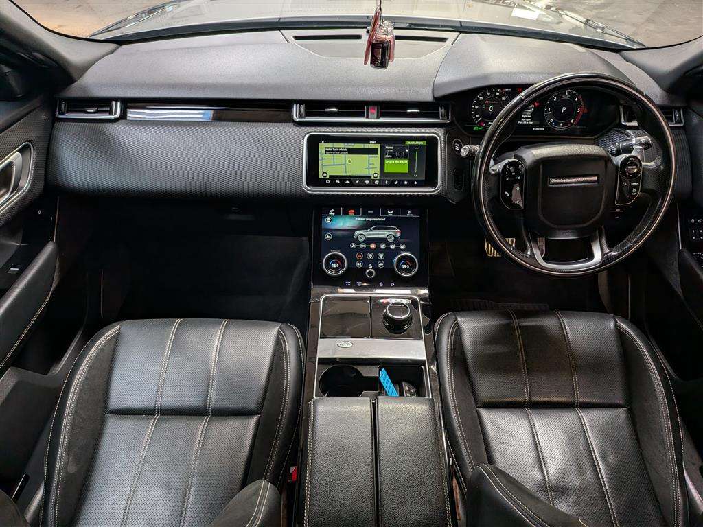 <p>2018 LAND ROVER R ROVER VELAR R-DYN SE D1</p>