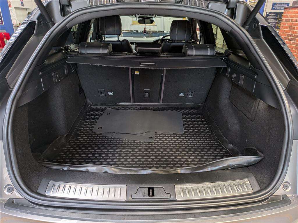 <p>2018 LAND ROVER R ROVER VELAR R-DYN SE D1</p>