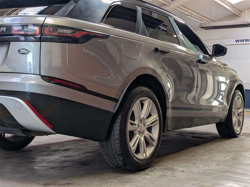 <p>2018 LAND ROVER R ROVER VELAR R-DYN SE D1</p>
