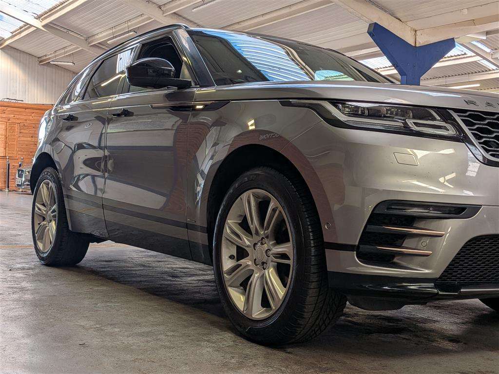<p>2018 LAND ROVER R ROVER VELAR R-DYN SE D1</p>