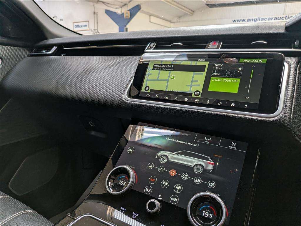 <p>2018 LAND ROVER R ROVER VELAR R-DYN SE D1</p>