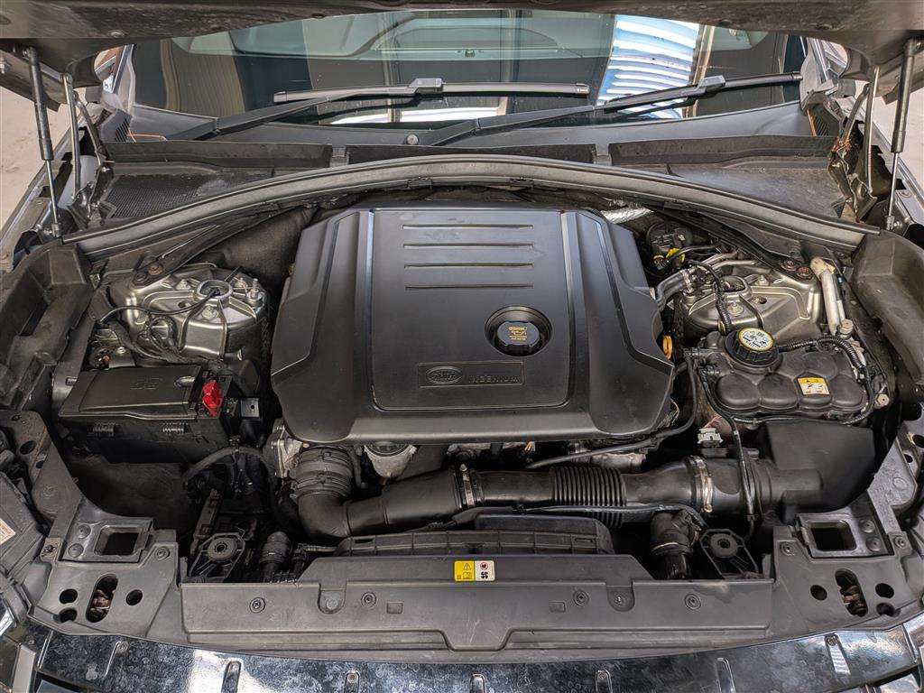 <p>2018 LAND ROVER R ROVER VELAR R-DYN SE D1</p>