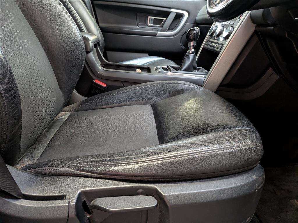 <p>2015 LAND ROVER DISCOVERY SPORT SE TECH T</p>