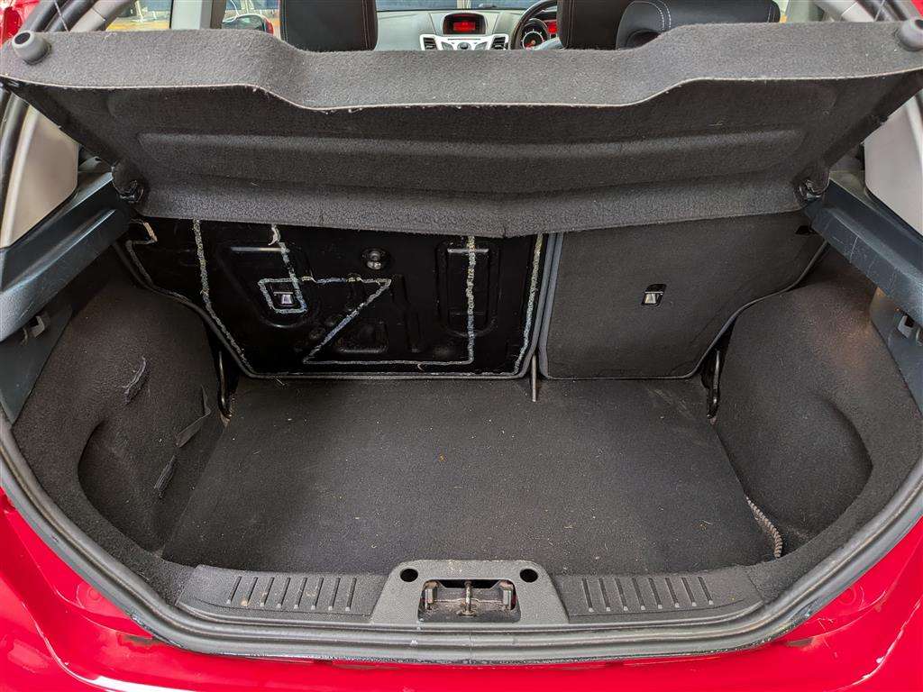 <p>2012 FORD FIESTA ZETEC</p>