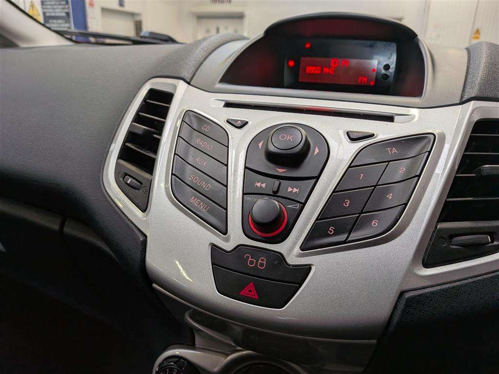 <p>2012 FORD FIESTA ZETEC</p>
