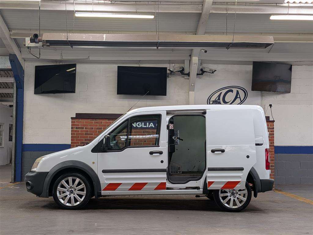 <p>2013 FORD TRANSIT CONNECT T220</p>