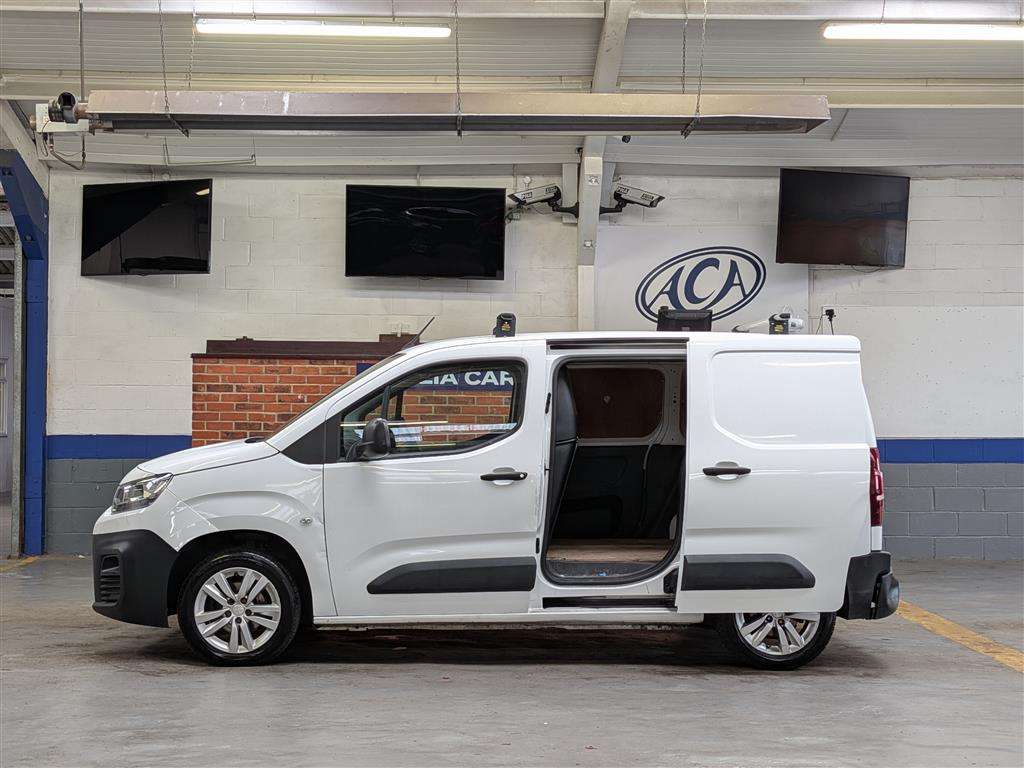 <p>2020 CITROEN BERLINGO 650 EN-PRISE BLU</p>