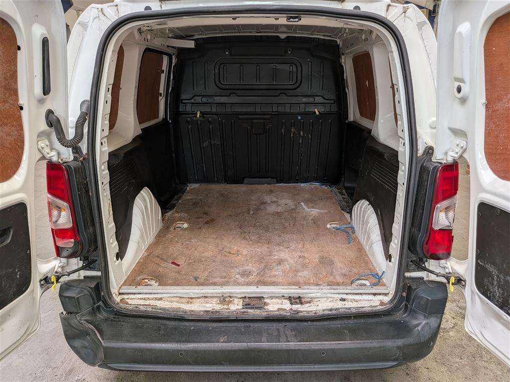 <p>2020 CITROEN BERLINGO 650 EN-PRISE BLU</p>