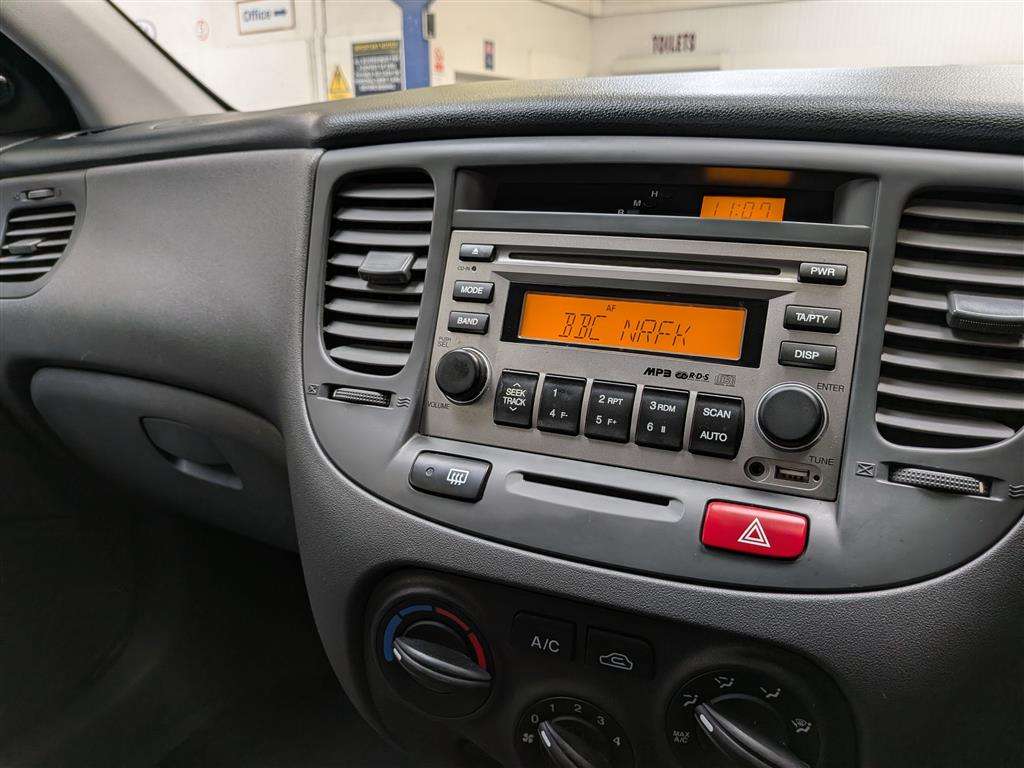 <p>2008 KIA RIO CHILL</p>