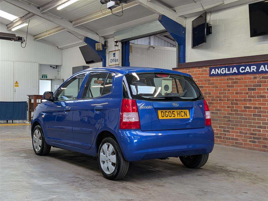 <p>2005 KIA PICANTO LX</p>