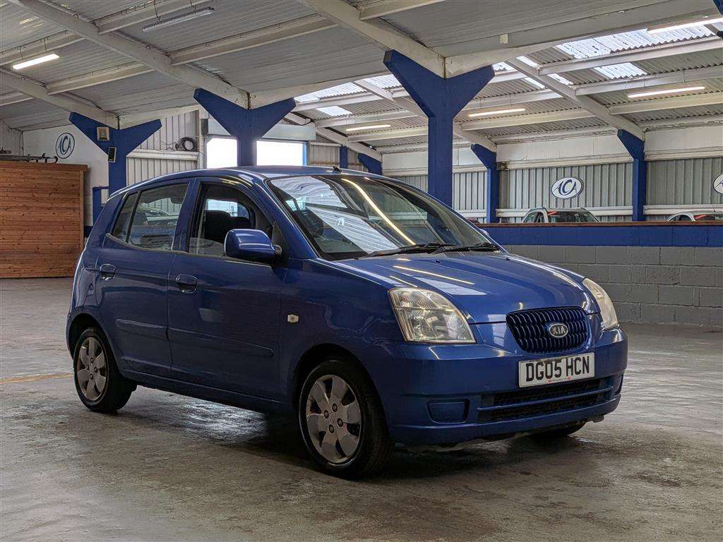 <p>2005 KIA PICANTO LX</p>