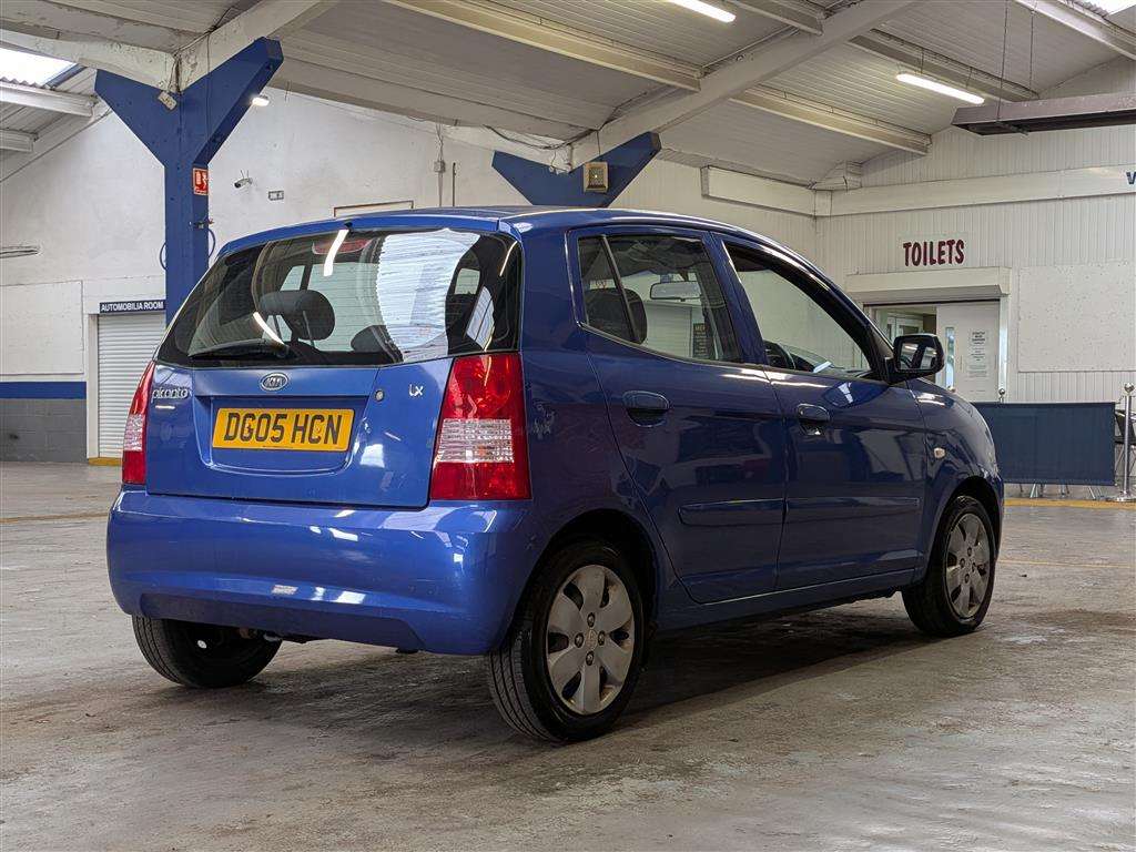 <p>2005 KIA PICANTO LX</p>