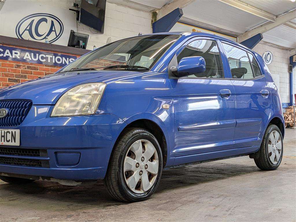<p>2005 KIA PICANTO LX</p>