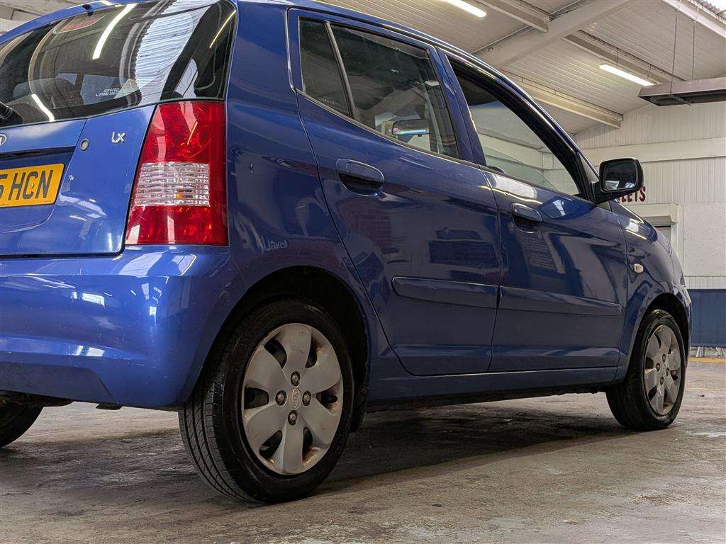 <p>2005 KIA PICANTO LX</p>