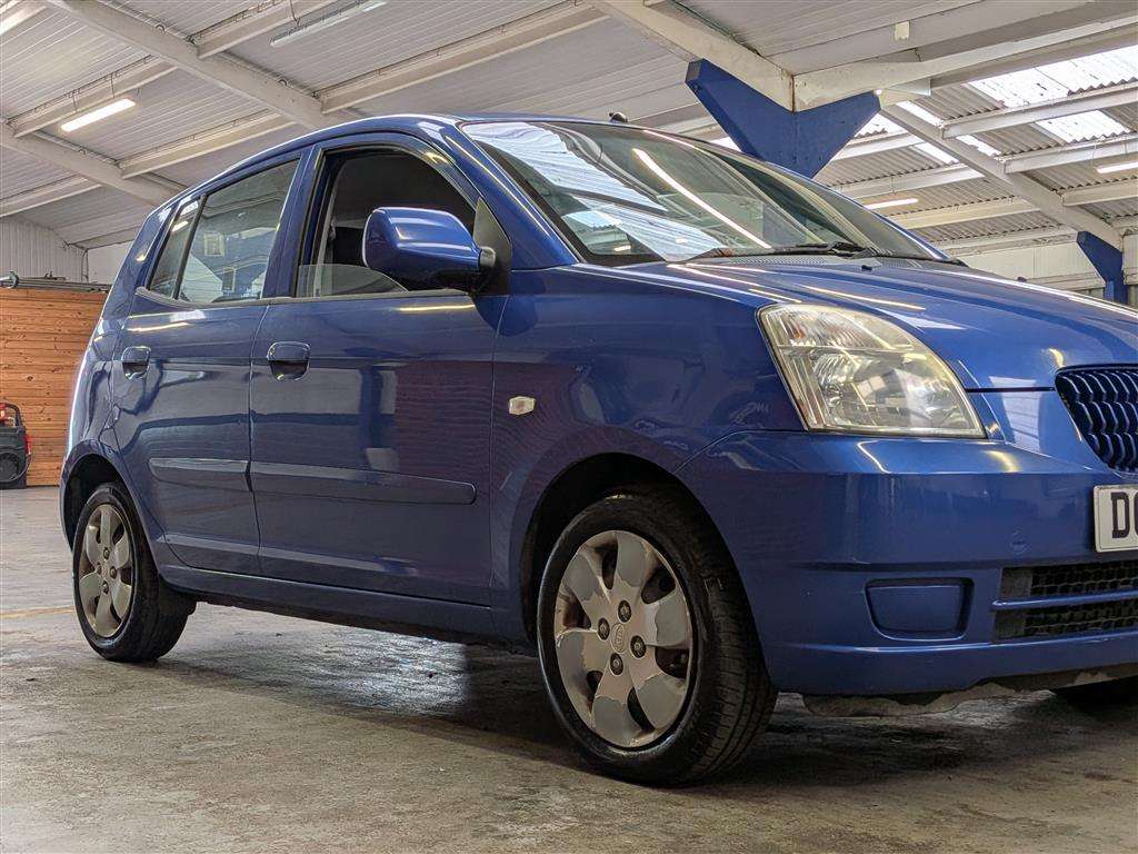<p>2005 KIA PICANTO LX</p>
