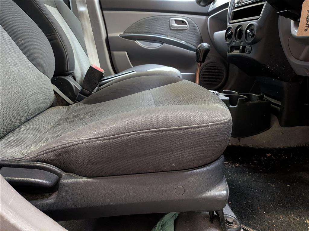 <p>2005 KIA PICANTO LX</p>