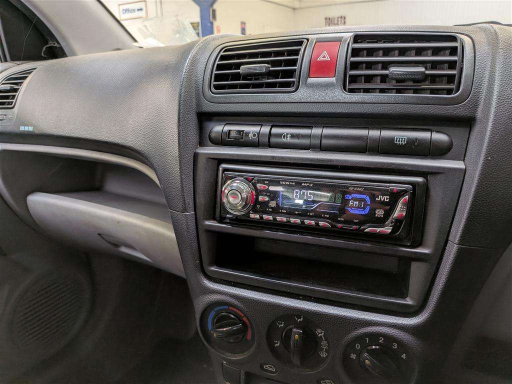 <p>2005 KIA PICANTO LX</p>