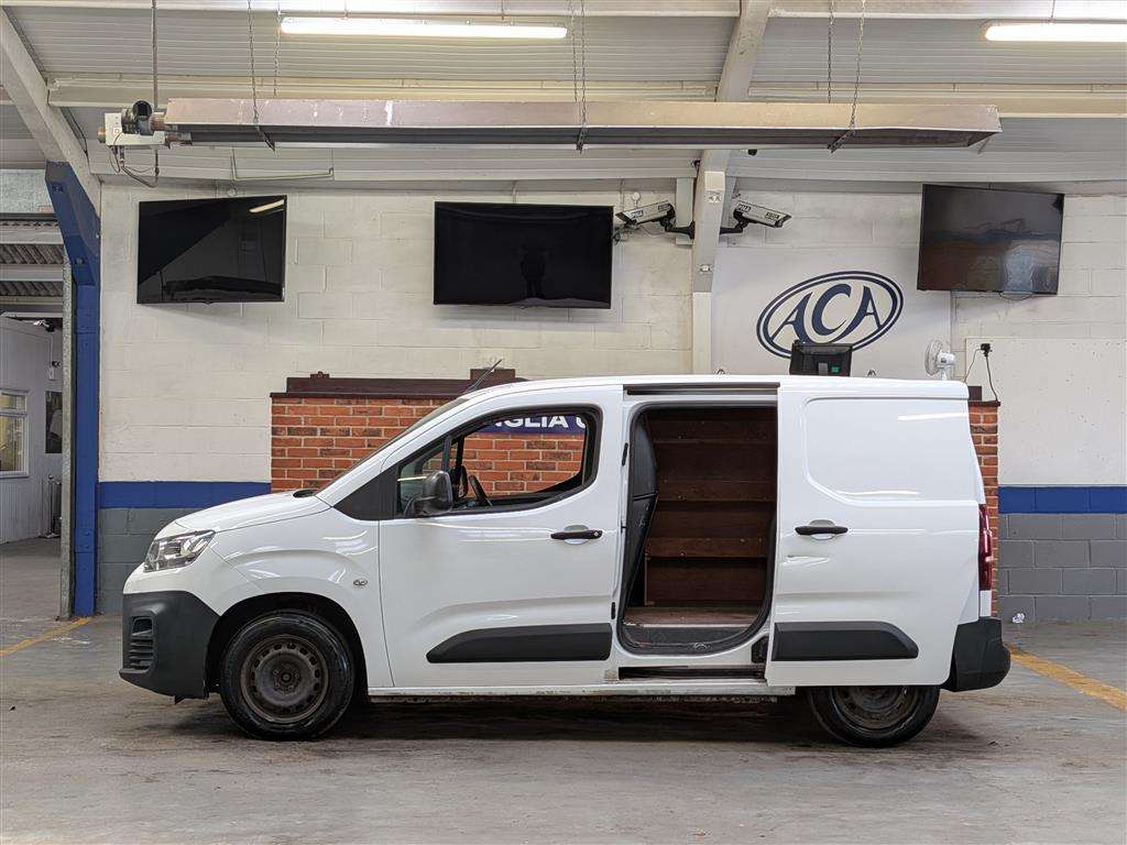 <p>2020 CITROEN BERLINGO 650 EN-PRISE BHD</p>