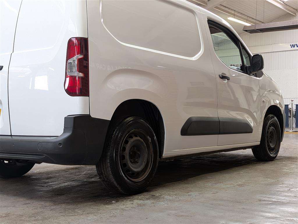 <p>2020 CITROEN BERLINGO 650 EN-PRISE BHD</p>