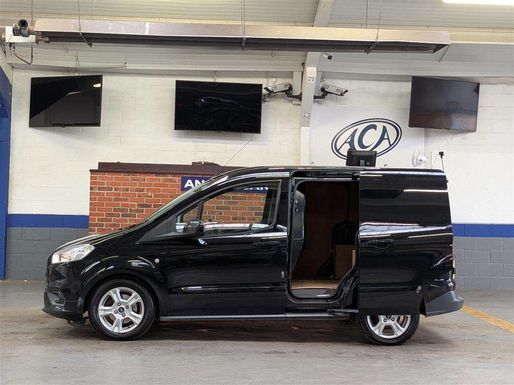 <p>2018 FORD TRANSIT COURIER LIMITED T</p>