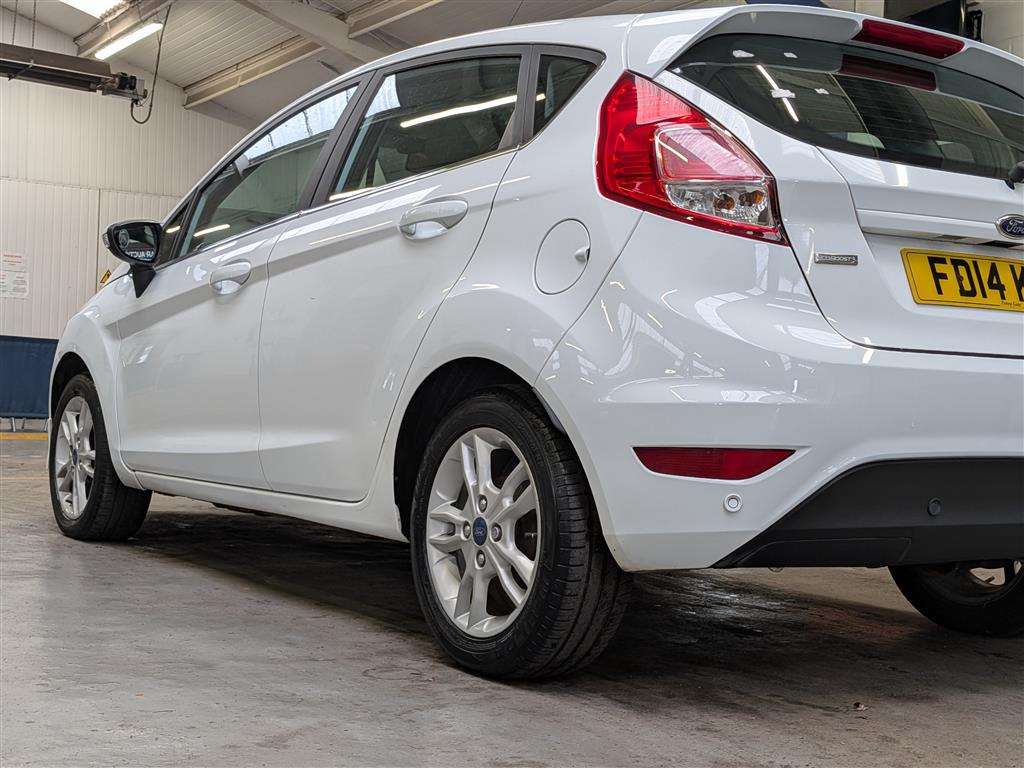 <p>2014 FORD FIESTA ZETEC</p>