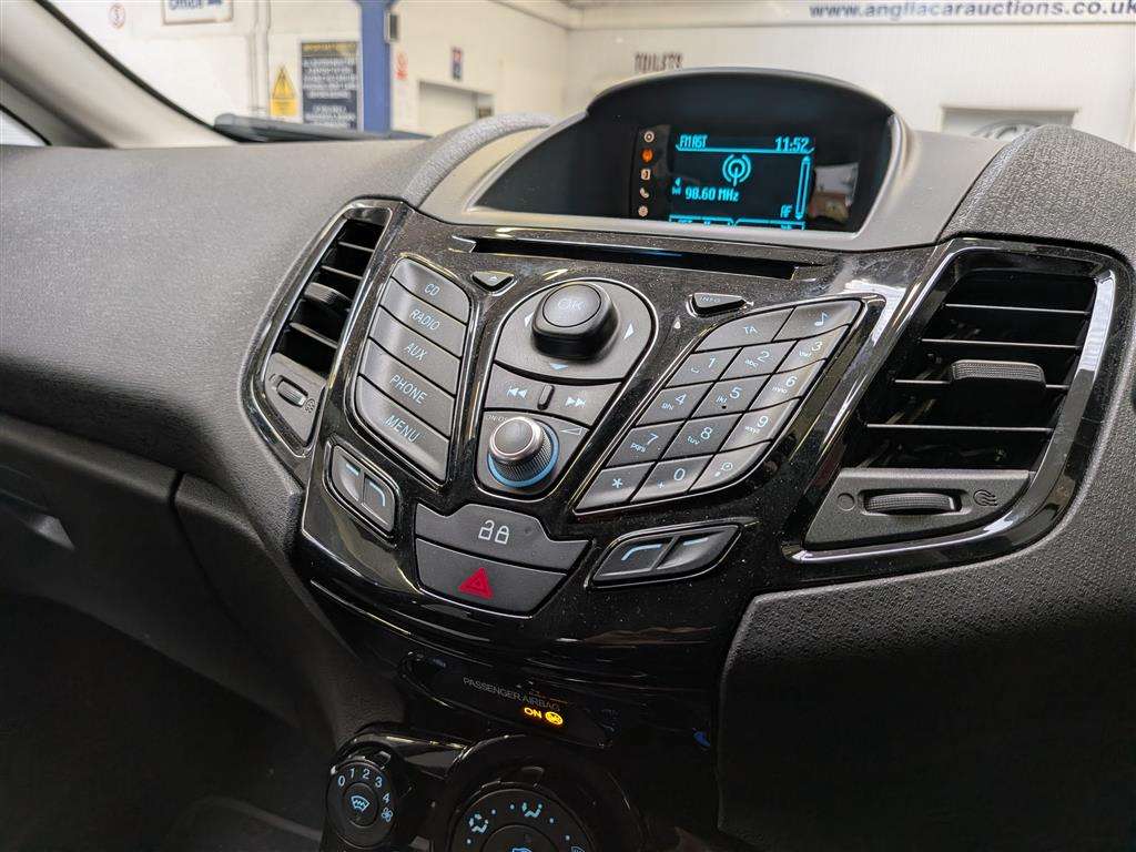 <p>2014 FORD FIESTA ZETEC</p>