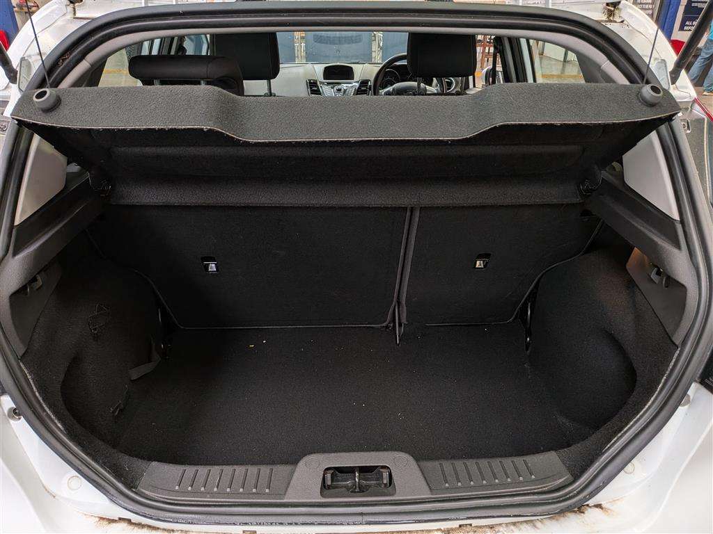 <p>2014 FORD FIESTA ZETEC</p>