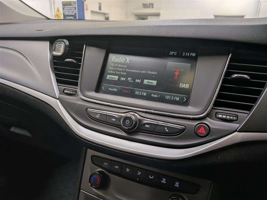<p>2017 VAUXHALL ASTRA DESIGN CDTI ECOTEC</p>
