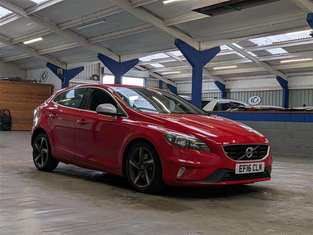 <p>2016 VOLVO V40 R-DESIGN NAV T2 AUTO</p>