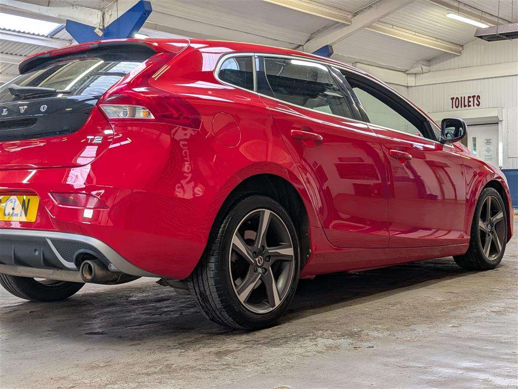 <p>2016 VOLVO V40 R-DESIGN NAV T2 AUTO</p>