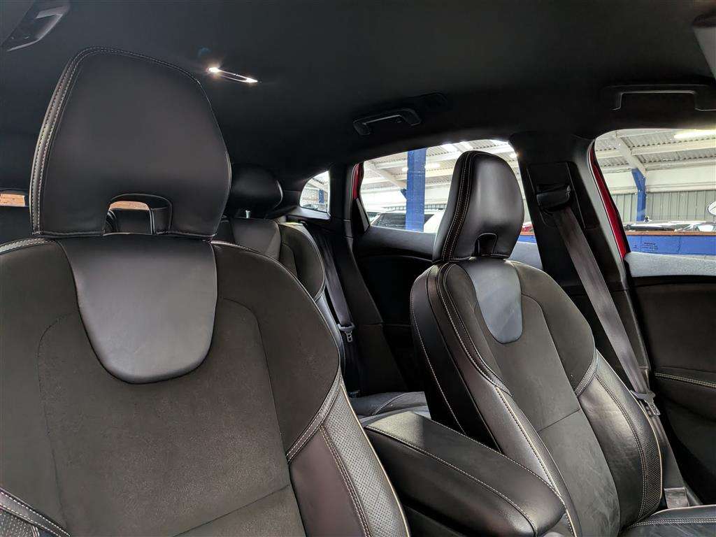 <p>2016 VOLVO V40 R-DESIGN NAV T2 AUTO</p>