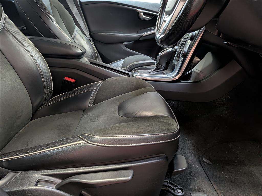 <p>2016 VOLVO V40 R-DESIGN NAV T2 AUTO</p>