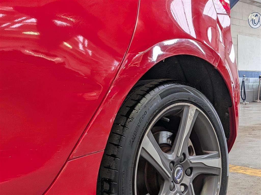 <p>2016 VOLVO V40 R-DESIGN NAV T2 AUTO</p>