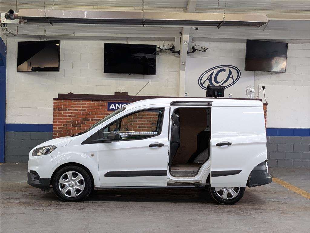 <p>2018 FORD TRANSIT COURIER TREND TDC</p>
