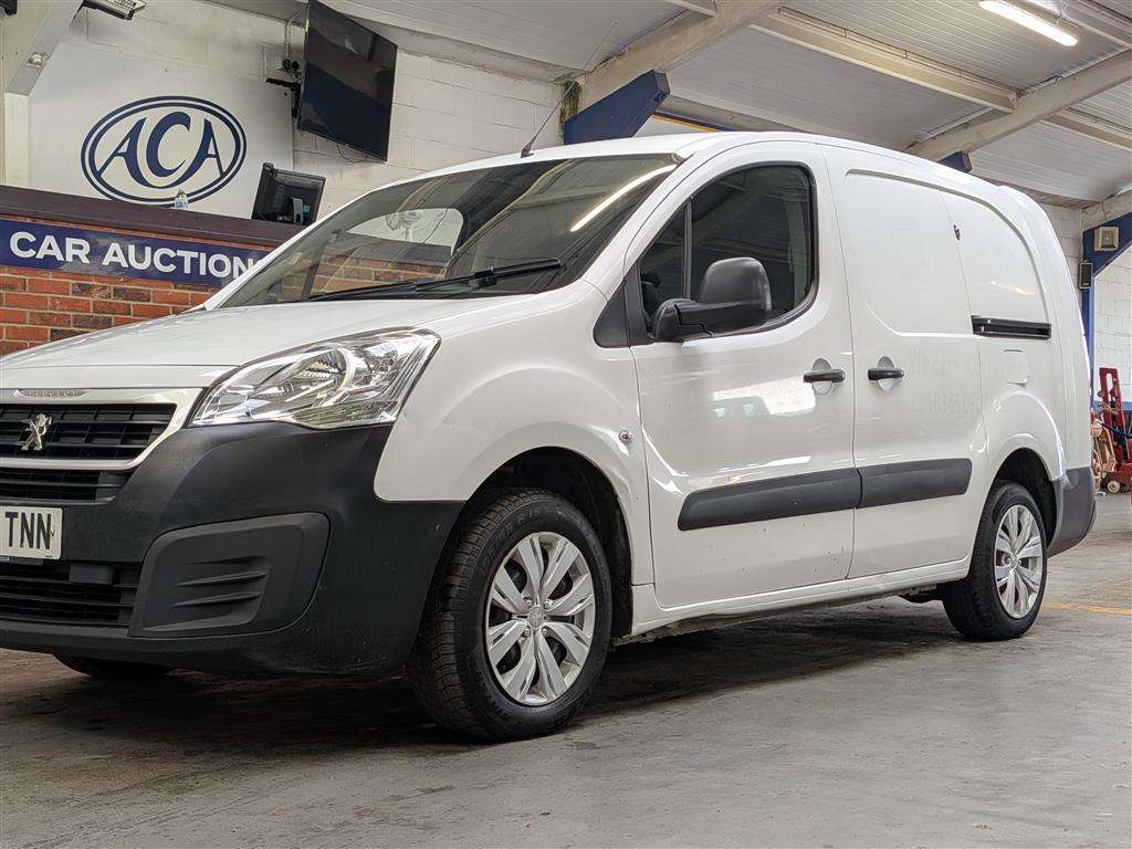 <p>2018 PEUGEOT PARTNER 750 SE L2 BLUE HD</p>