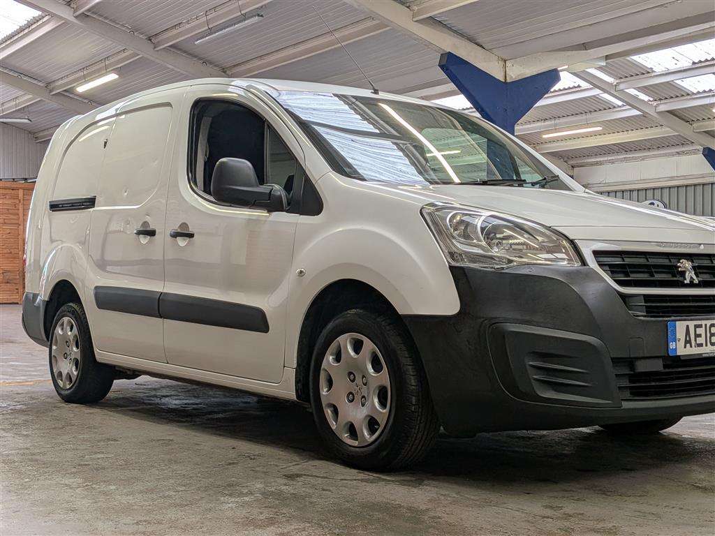 <p>2018 PEUGEOT PARTNER 750 SE L2 BLUE HD</p>