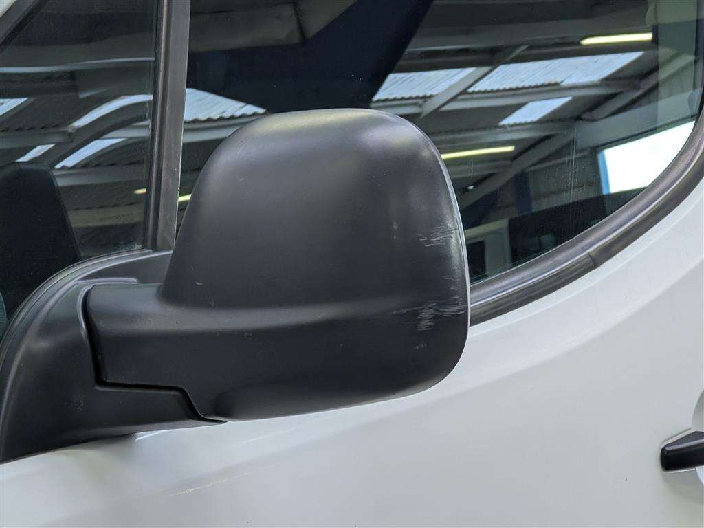 <p>2018 PEUGEOT PARTNER 750 SE L2 BLUE HD</p>