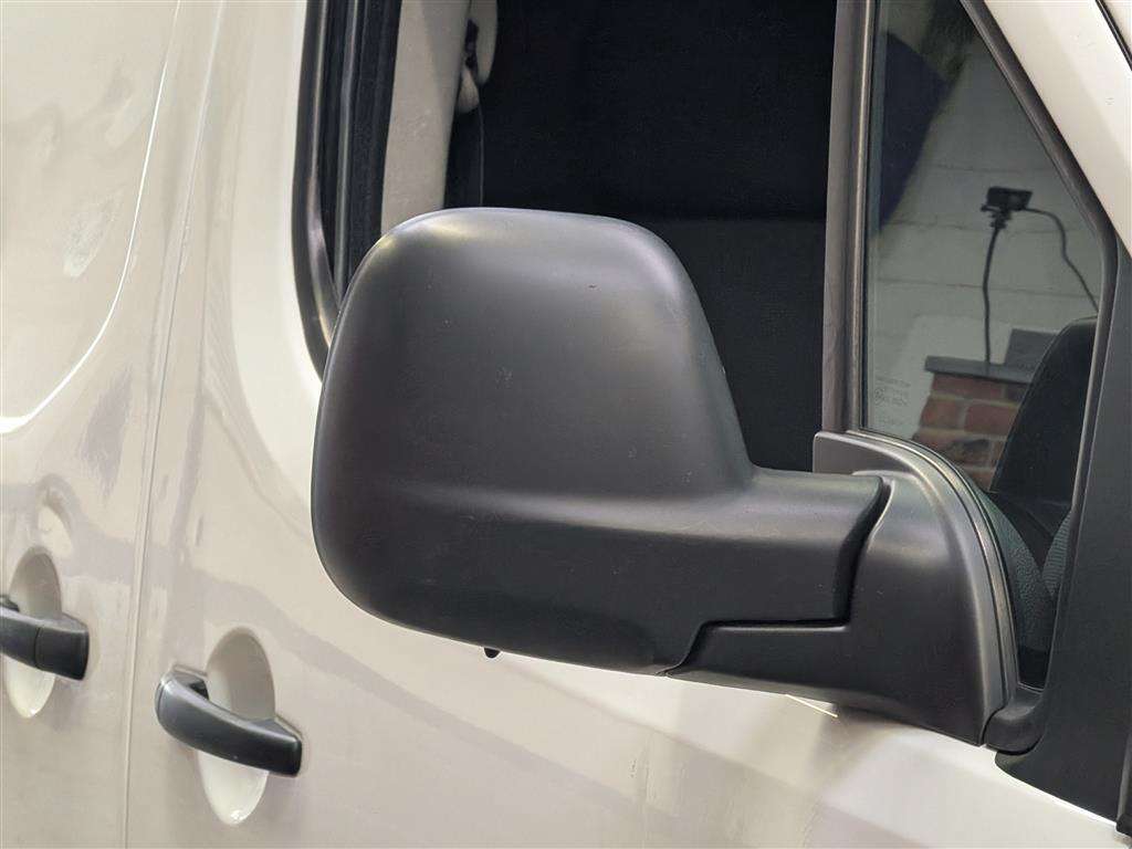 <p>2018 PEUGEOT PARTNER 750 SE L2 BLUE HD</p>