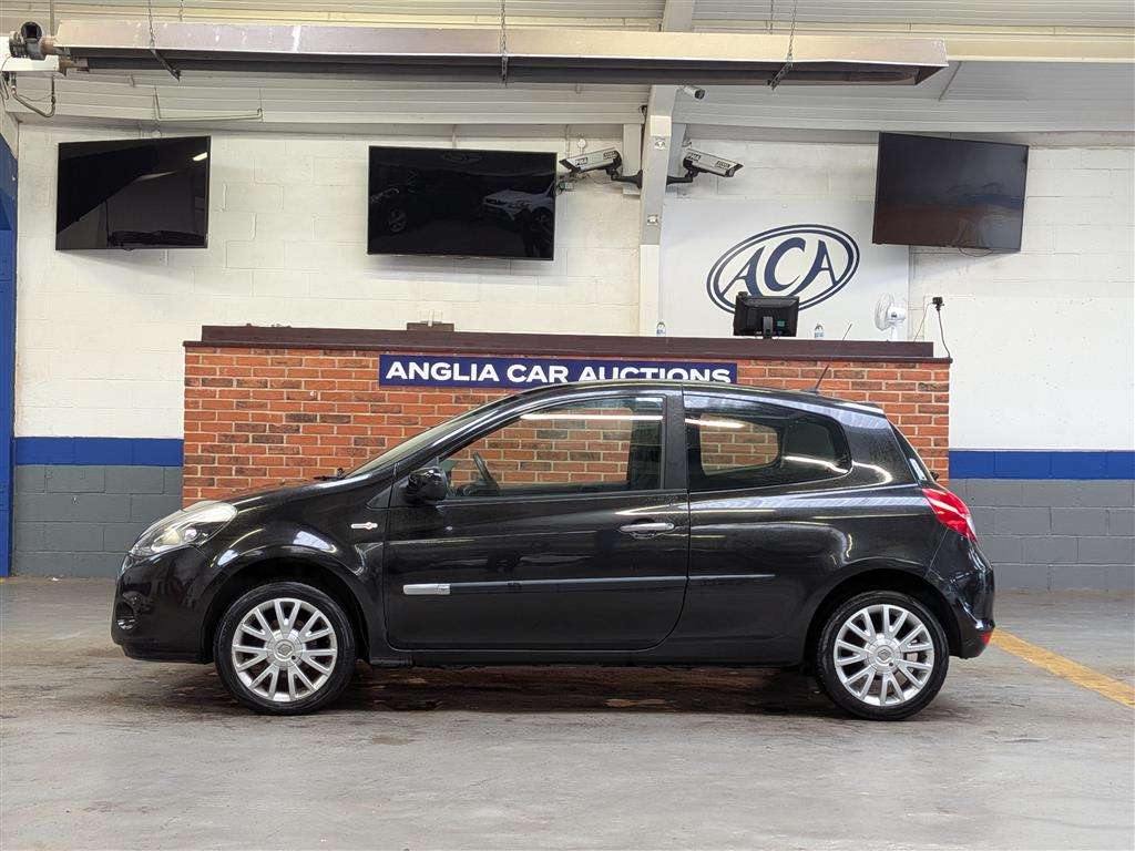 <p>2009 RENAULT CLIO TOM TOM EDITION DCI</p>