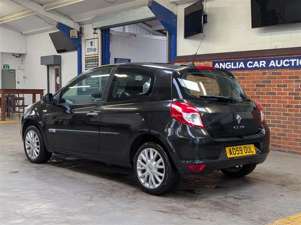 <p>2009 RENAULT CLIO TOM TOM EDITION DCI</p>