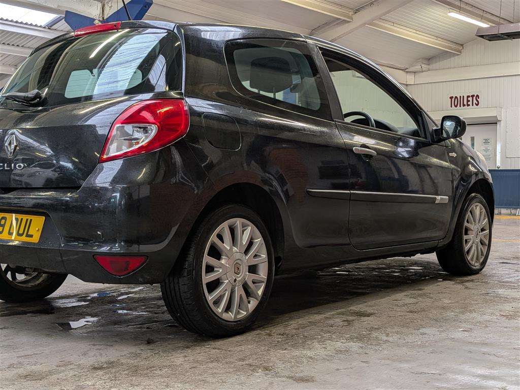 <p>2009 RENAULT CLIO TOM TOM EDITION DCI</p>