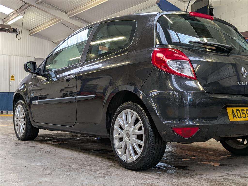 <p>2009 RENAULT CLIO TOM TOM EDITION DCI</p>