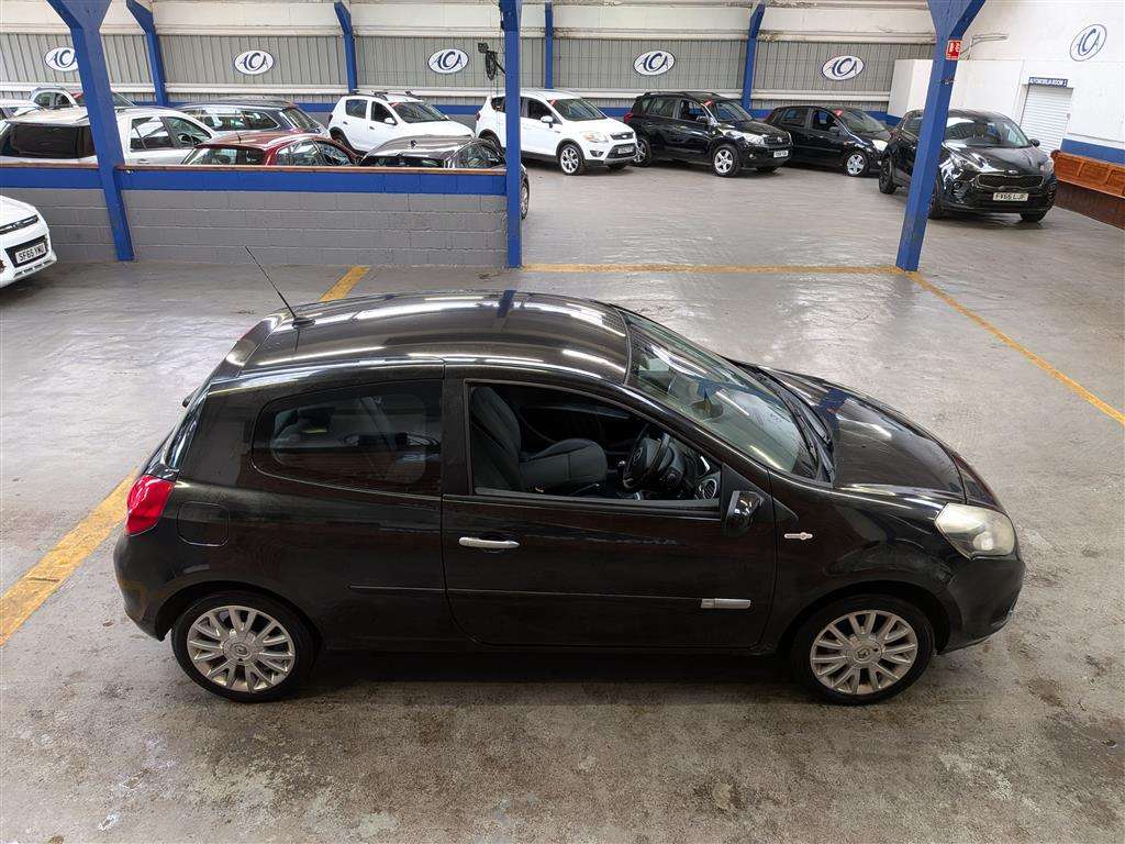 <p>2009 RENAULT CLIO TOM TOM EDITION DCI</p>