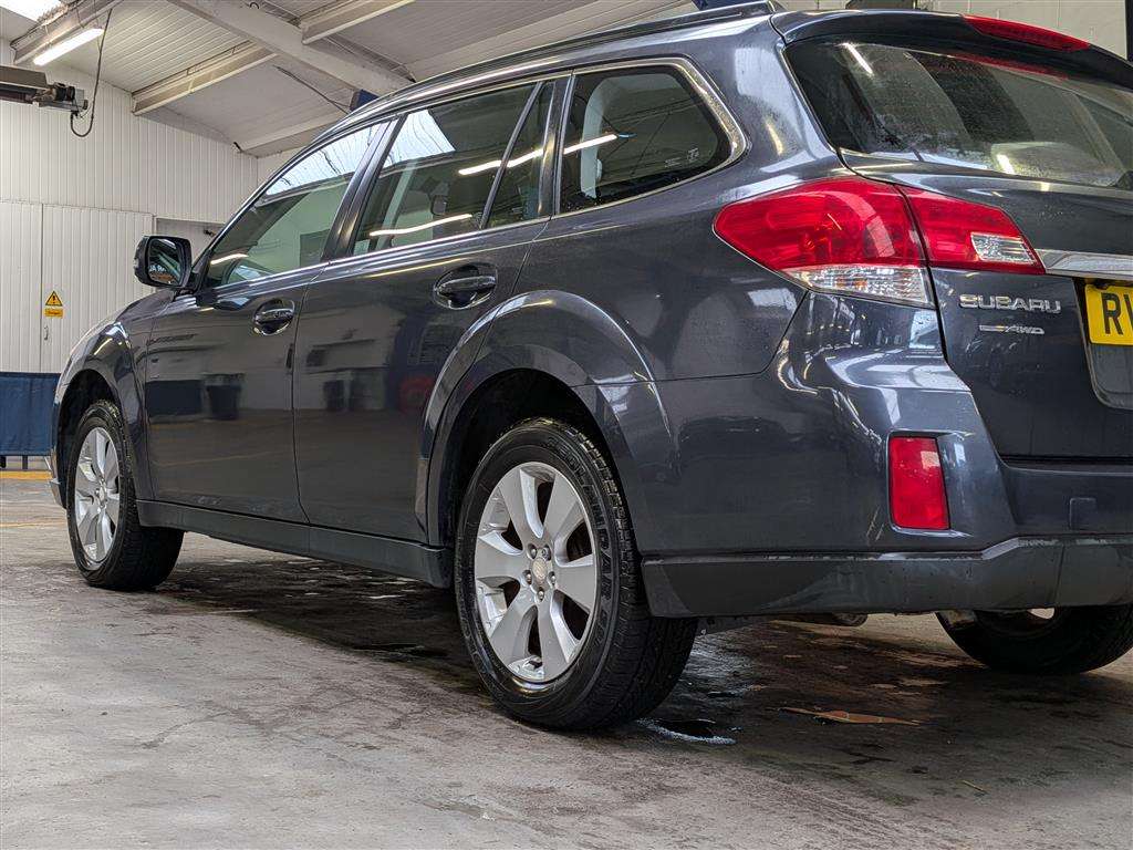 <p>2010 SUBARU OUTBACK SE NAV+ BOX D SYM</p>