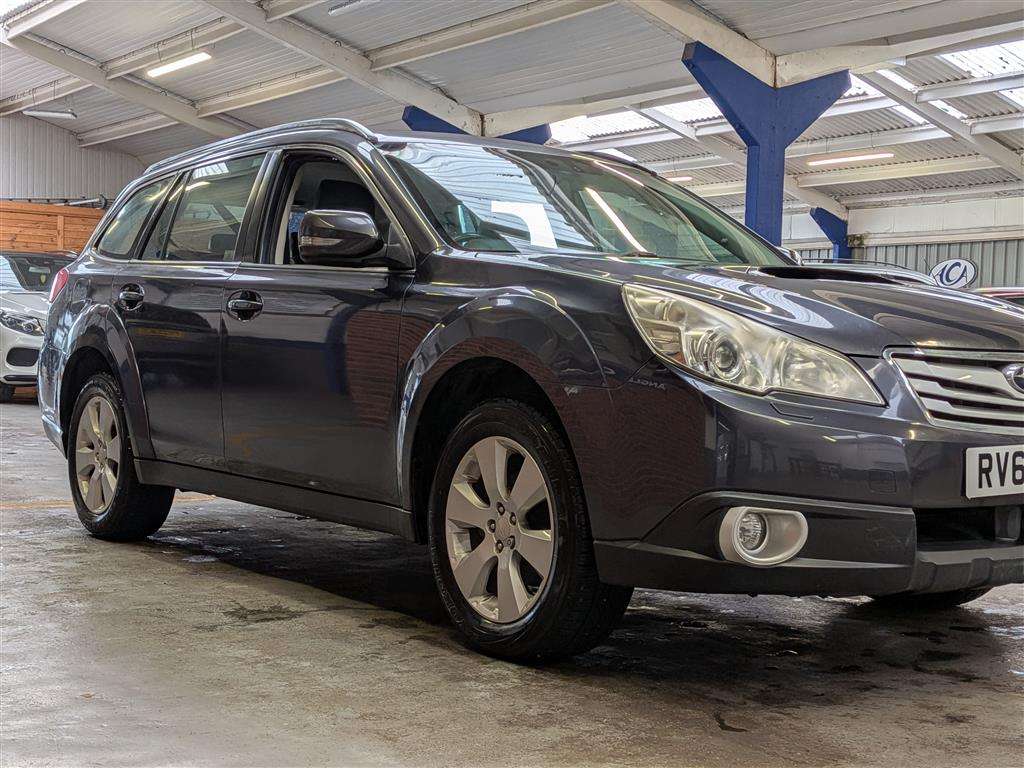 <p>2010 SUBARU OUTBACK SE NAV+ BOX D SYM</p>