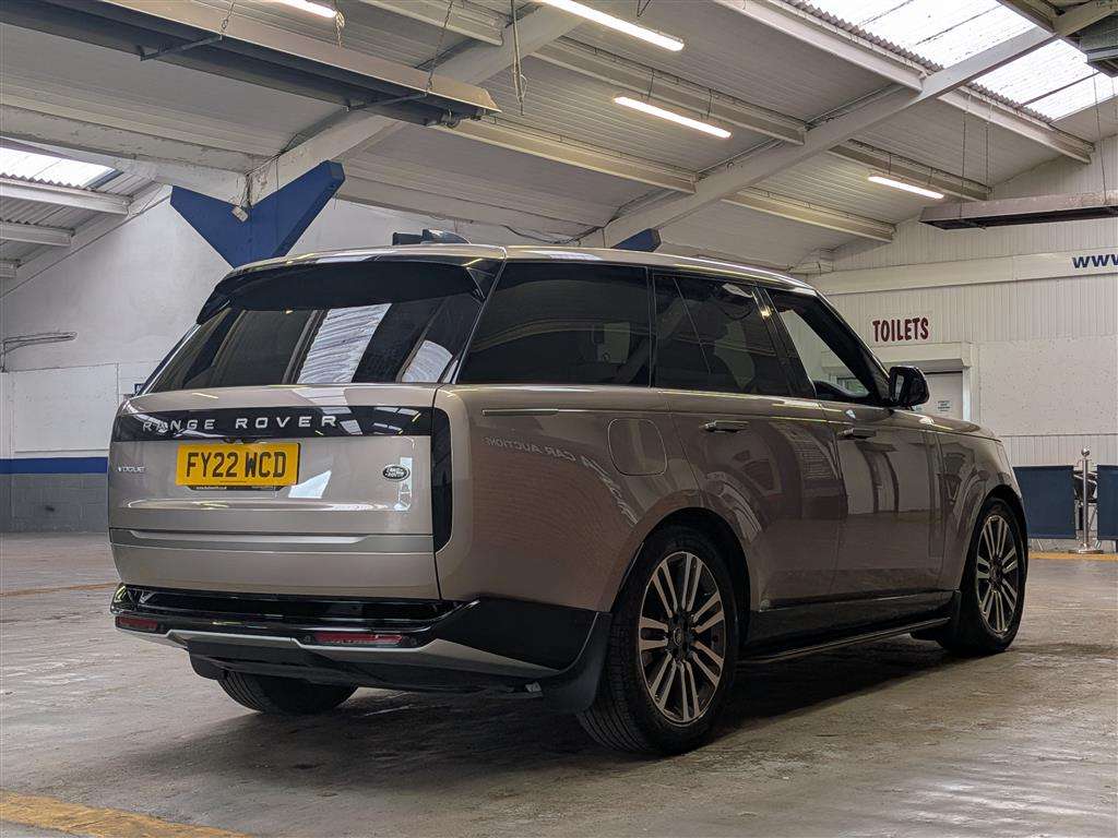 <p>2022 LAND ROVER RANGE ROVER SE D MHEV AUT</p>