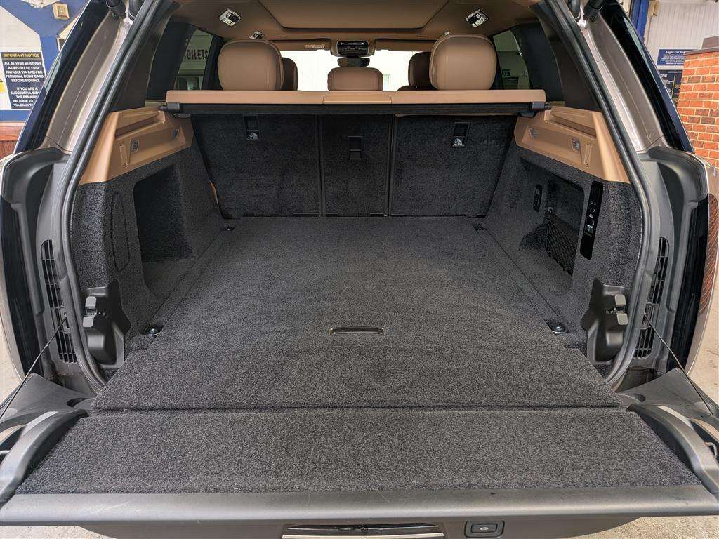 <p>2022 LAND ROVER RANGE ROVER SE D MHEV AUT</p>
