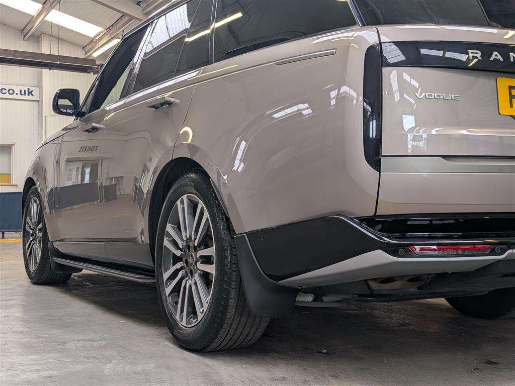 <p>2022 LAND ROVER RANGE ROVER SE D MHEV AUT</p>
