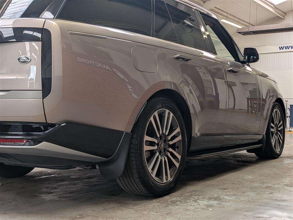 <p>2022 LAND ROVER RANGE ROVER SE D MHEV AUT</p>